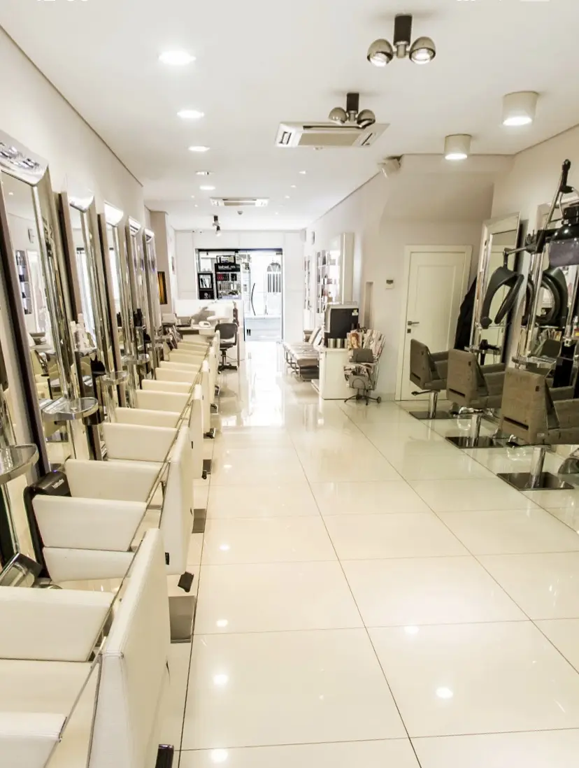 Inside the Gżira salon, photo 3 of 3