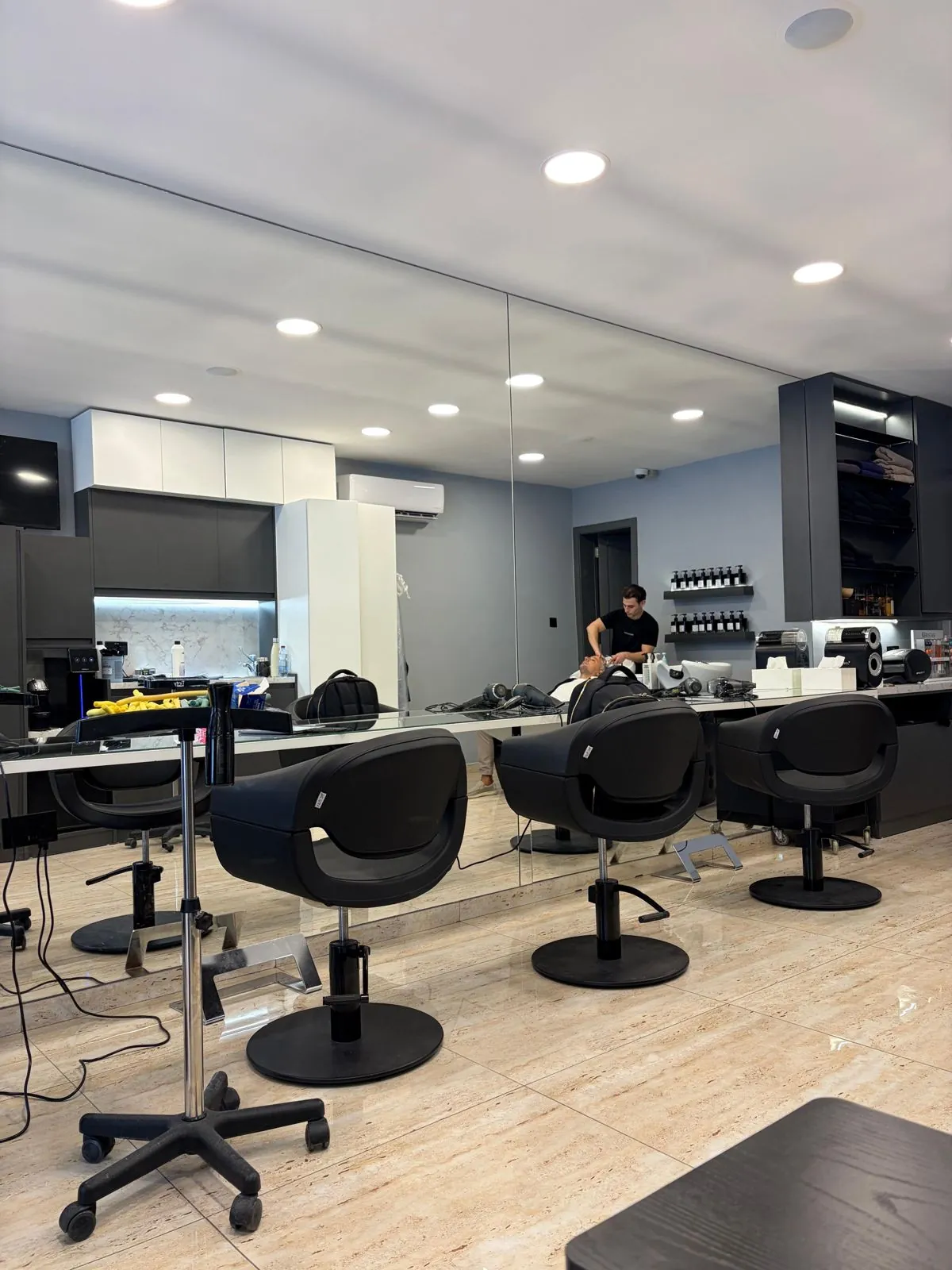 Inside the Ibraġ salon